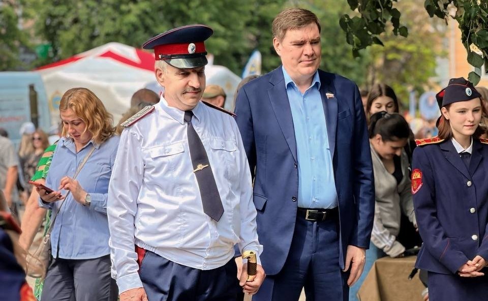 Александр Савин в ходе поездки в регион принял участие в торжественных мероприятиях, посвященных Дню России