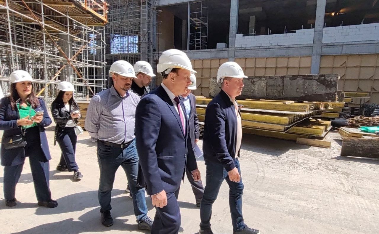 Александр Ролик вместе с заместителем председателя правительства Приморского края Виталием Блоцким проинспектировал строительство крупного культурного объекта – Музейного и театрально-образовательного комплекса