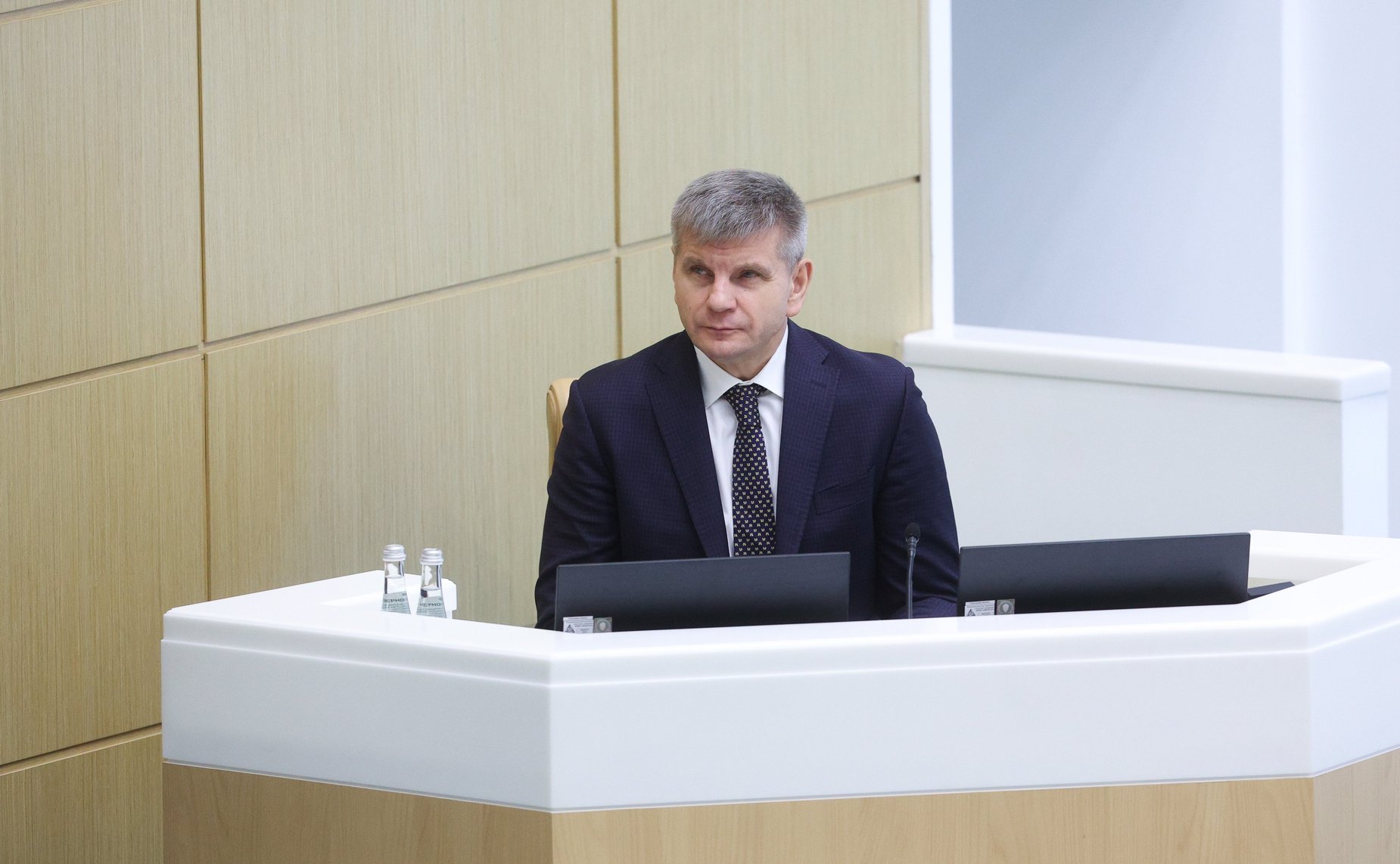 Геннадий Голов