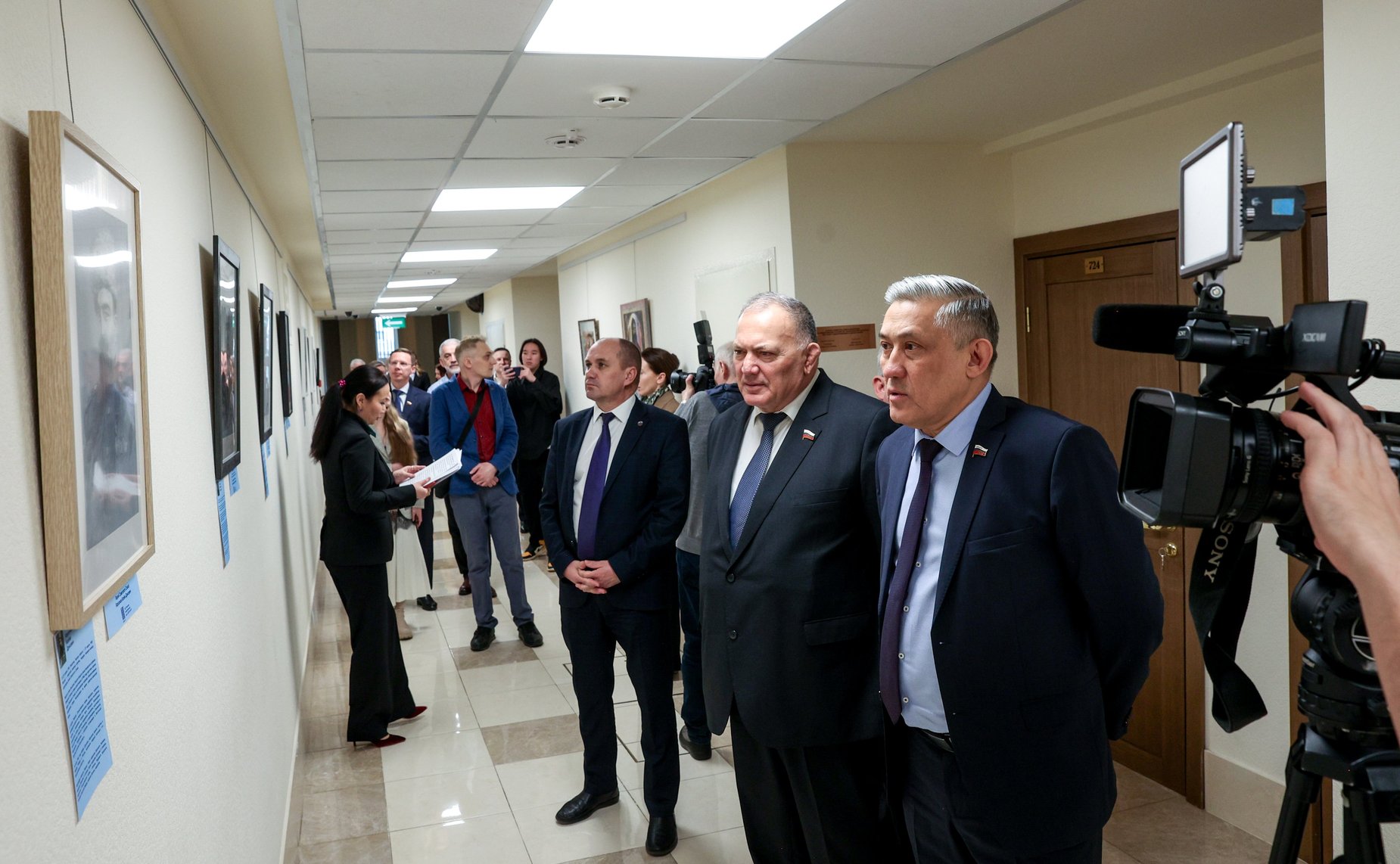 В Совете Федерации открылась выставка заслуженного художника РФ и РСО-Алания Виктора Цаллагова проекта «Лики Братства»