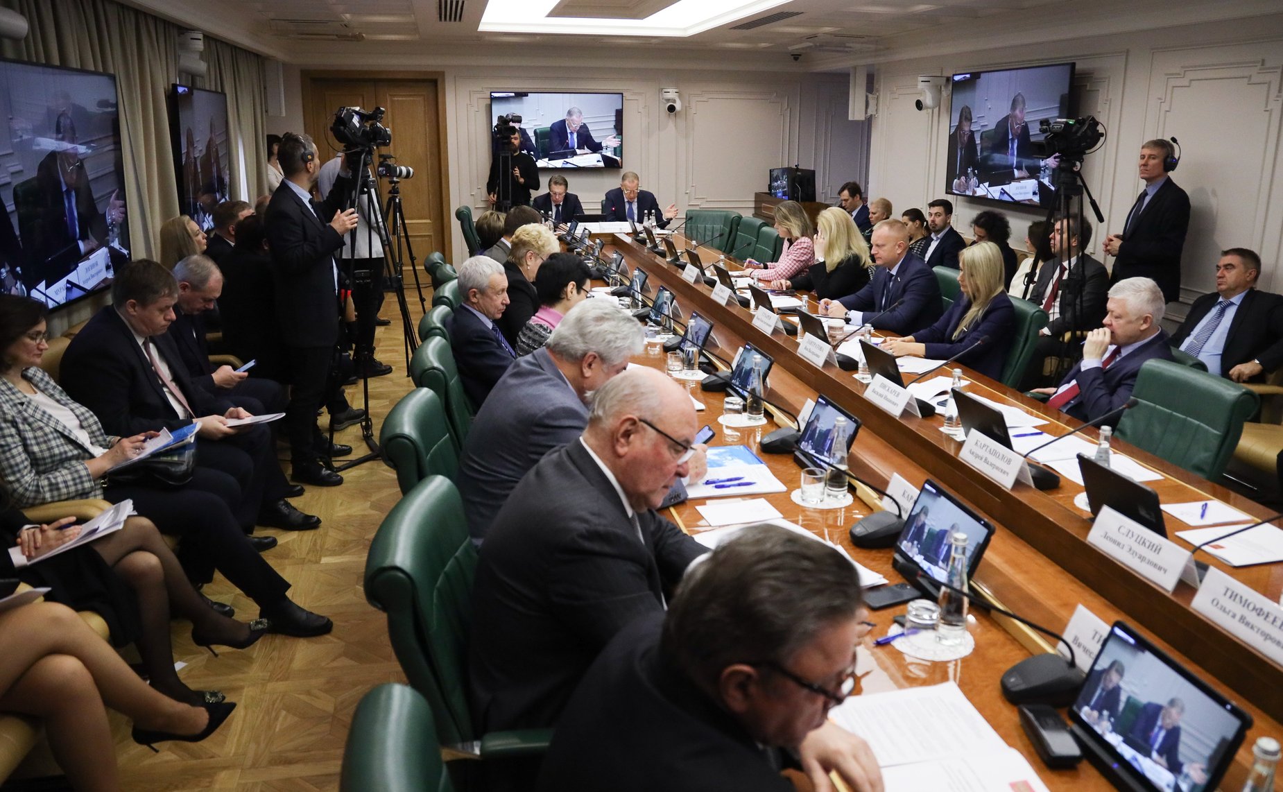 Заседание парламентской комиссии по расследованию преступных действий в отношении несовершеннолетних со стороны киевского режима