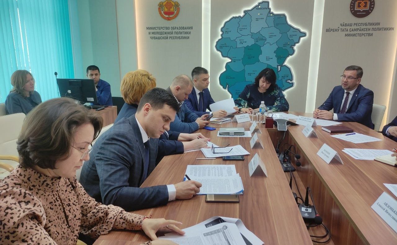 Николай Владимиров принял участие в совещании по реализации в регионе проекта строительства быстровозводимой инфраструктуры для детских лагерей