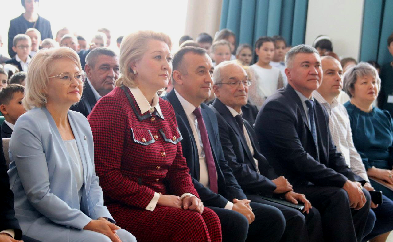 Лилия Гумерова приняла участие в открытии полилингвальной школы № 9 в городе Учалы