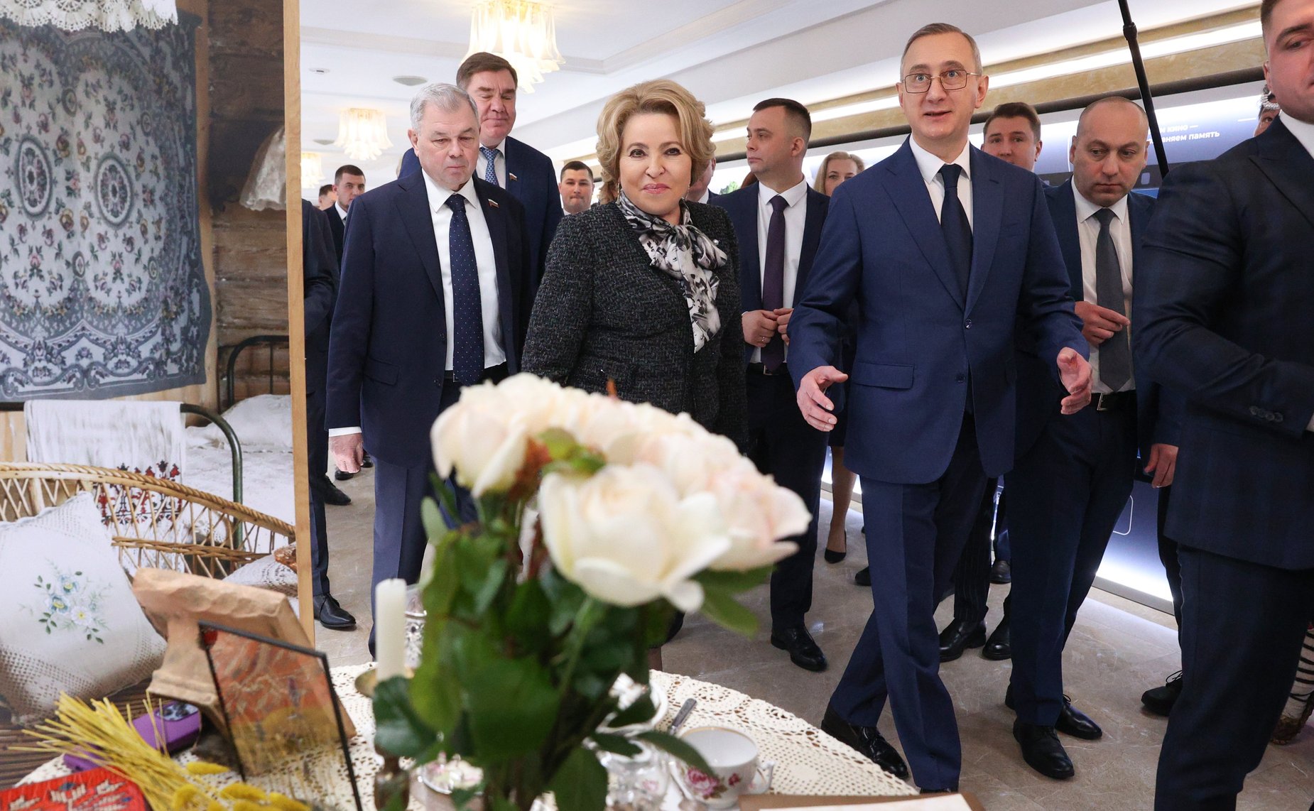 Валентина Матвиенко и Владислав Шапша осмотрели выставку, посвященную достижениям и перспективным направлениям развития Калужской области