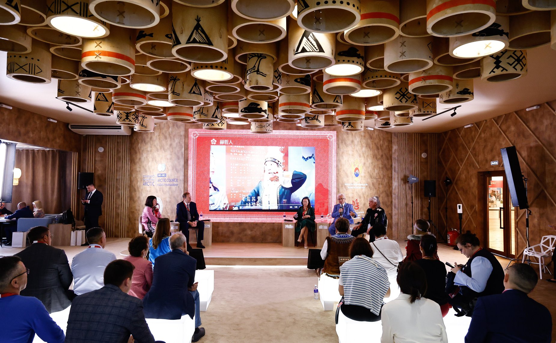 Сессия «Диалог культур коренных народов России и Китая». Сенаторы принимают участие в VIII Восточном экономическом форуме