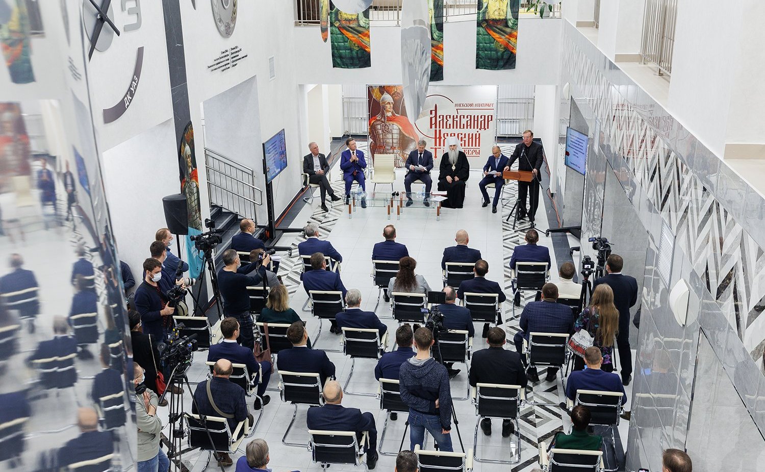 Сергей Рябухин в ходе поездки в регион принял участие в мероприятиях, посвященных увековечиванию памяти святого Александра Невского