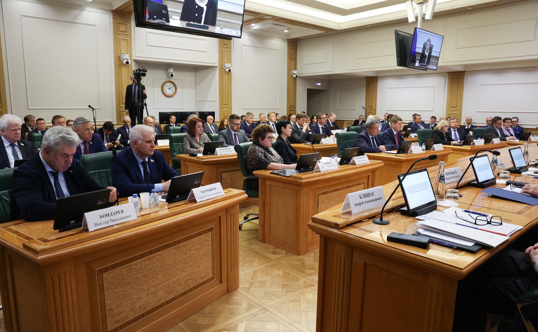 Состоялись консультации комитетов Совета Федерации по предложенной Президентом России кандидатуре на должность главы МЧС
