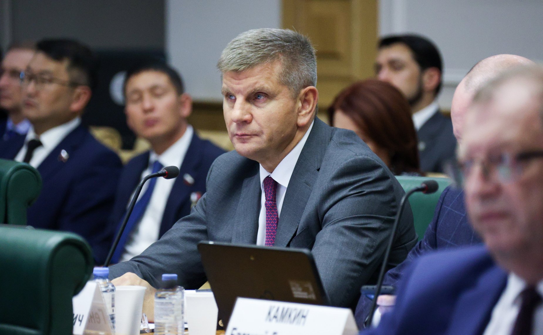 Геннадий Голов