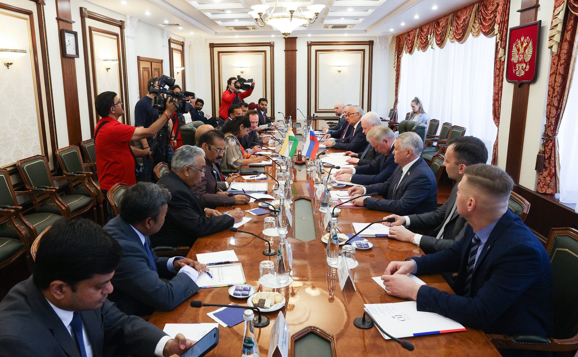 Встреча первого заместителя председателя Комитета СФ по международным делам Андрея Денисова с делегацией Республики Индии во главе с членом Народной палаты парламента Каниможи Карунанидхи