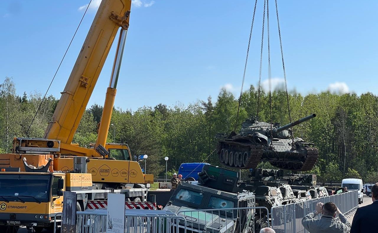 Состоялась передача военной техники — танка Т-72Е вологодской кадетской школе из экспозиции выставки «Фашизм. Невыученные уроки истории. Связь времен»