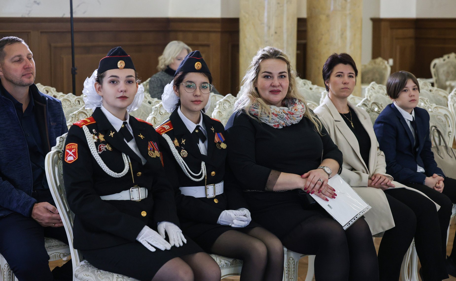 Инна Святенко и Владимир Кожин вручили награды юным героям — ученикам московских школ