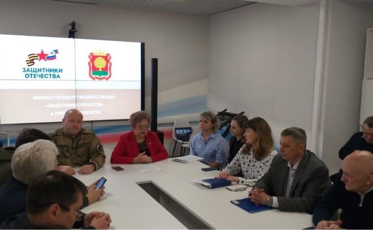 Оксана Хлякина в ходе работы в регионе провела круглый стол на тему «Актуальные задачи поддержки военнослужащих и ветеранов боевых действий в Липецкой области»