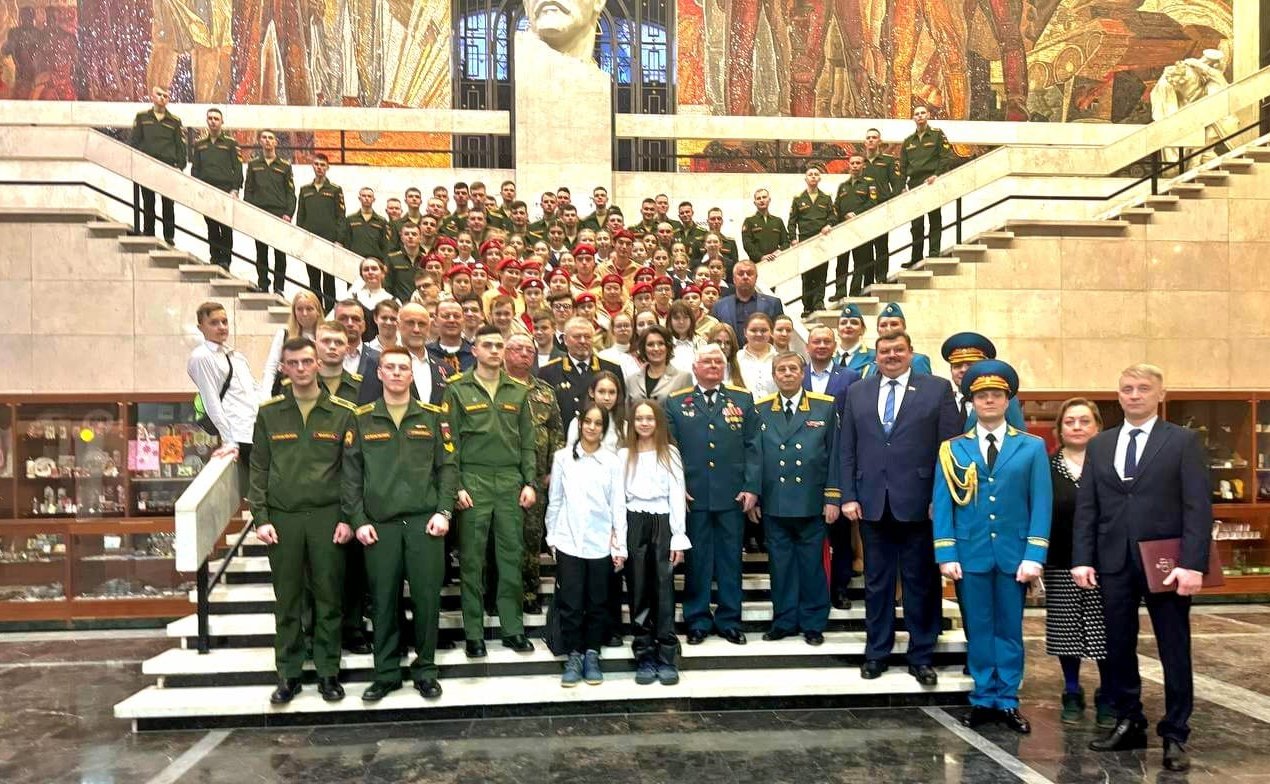 Сергей Колбин выступил на уроке мужества «Не обсуждая Родины приказ»