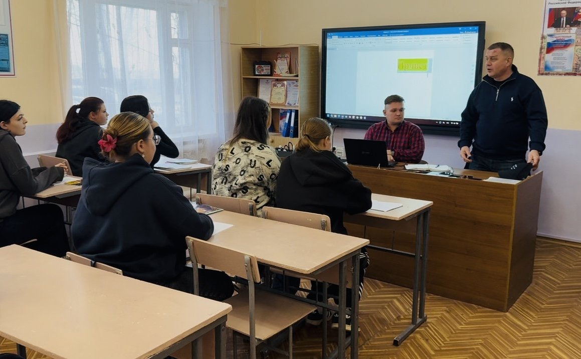 Игорь Кастюкевич в рамках региональной недели посетил Генический строительный колледж и колледж сервиса и обслуживания