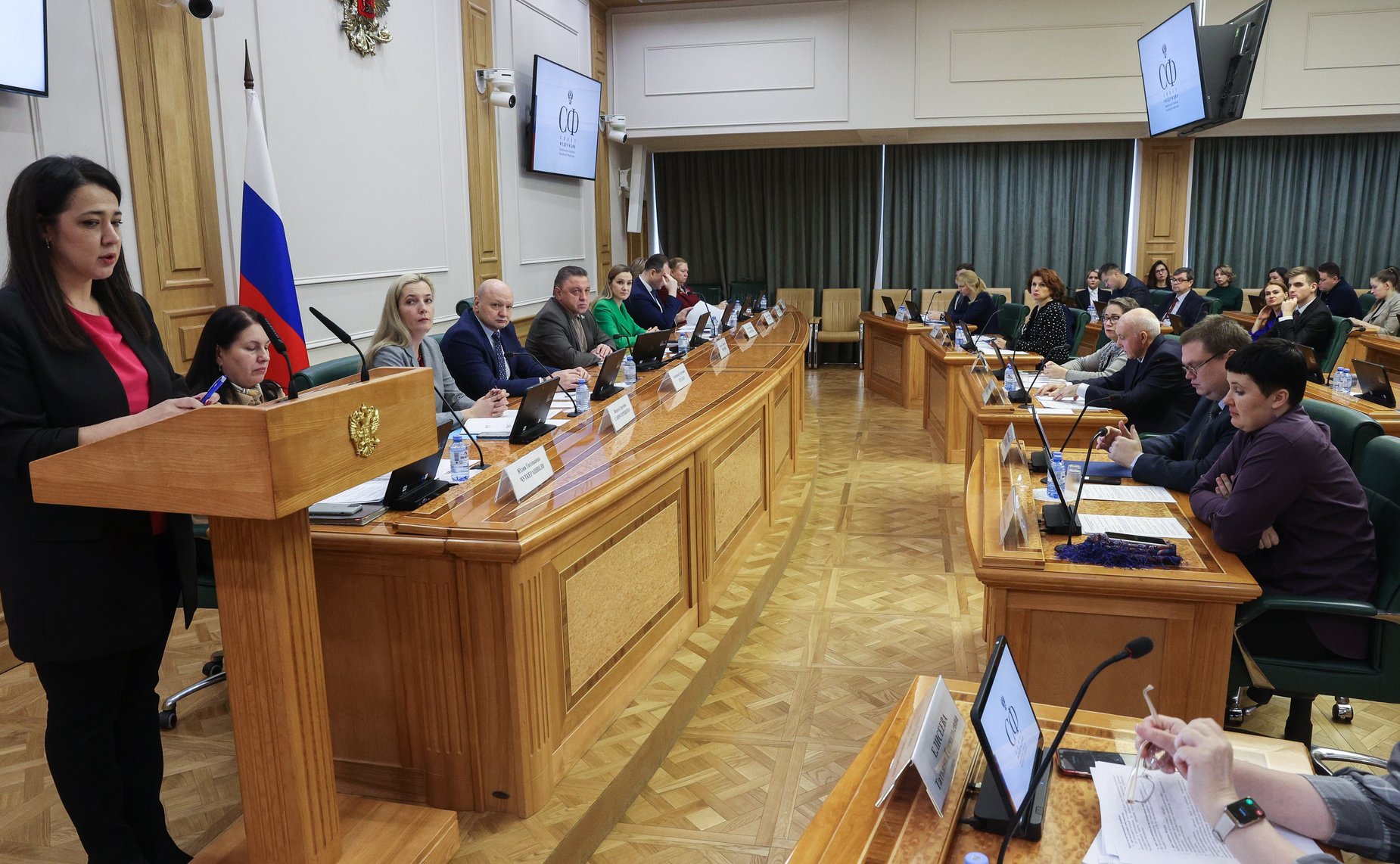 Семинар для помощников сенаторов РФ по работе в СФ, работающих по срочному служебному контракту или по срочному трудовому договорю, по вопросам обеспечения деятельности сенаторов РФ совместно с Управлением государственной службы и кадров Аппарата СФ