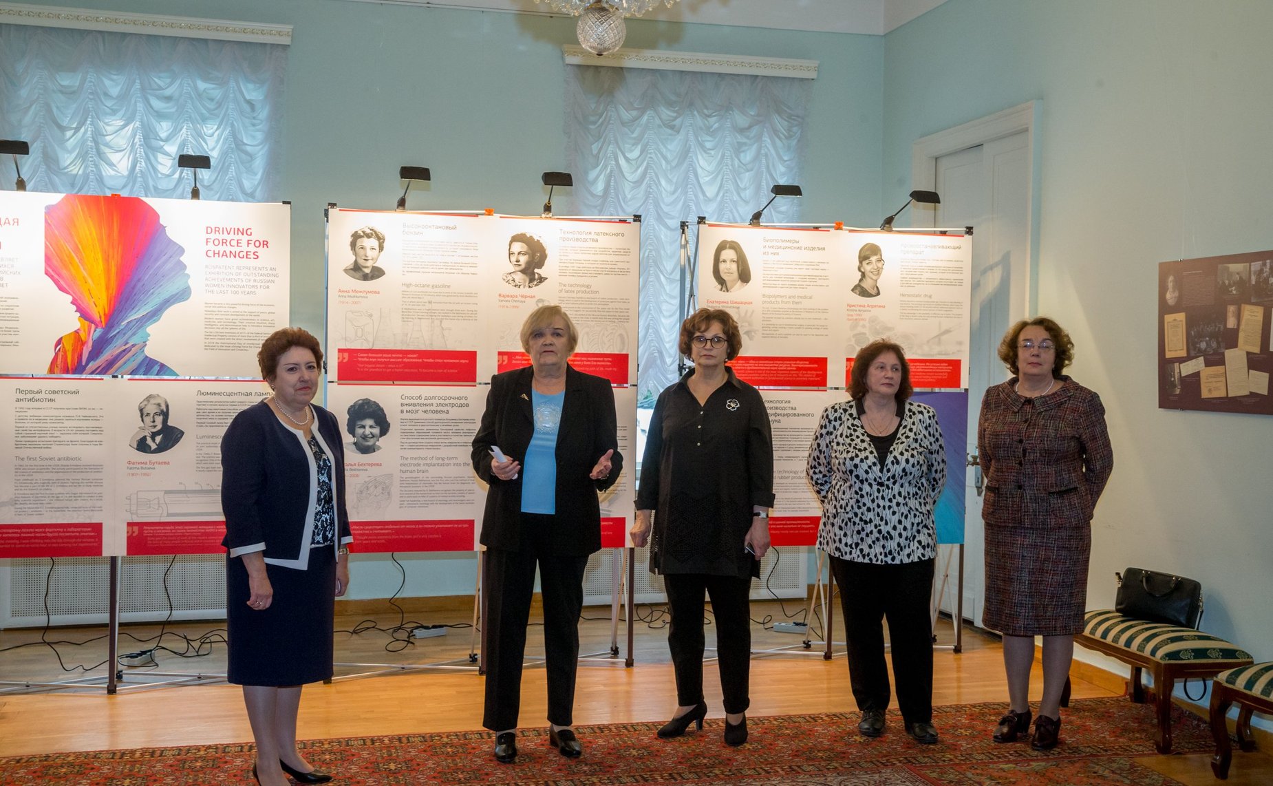 Е. Лахова открыла выставку и научно-практическую конференцию, посвященную женщинам, занимающимся научной деятельностью