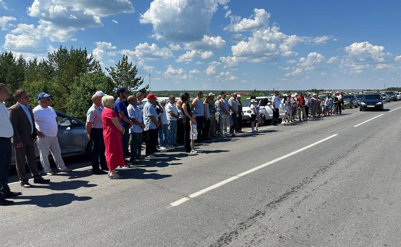 Айрат Гибатдинов принял участие в открытии памятного баннера в честь подвига участника СВО