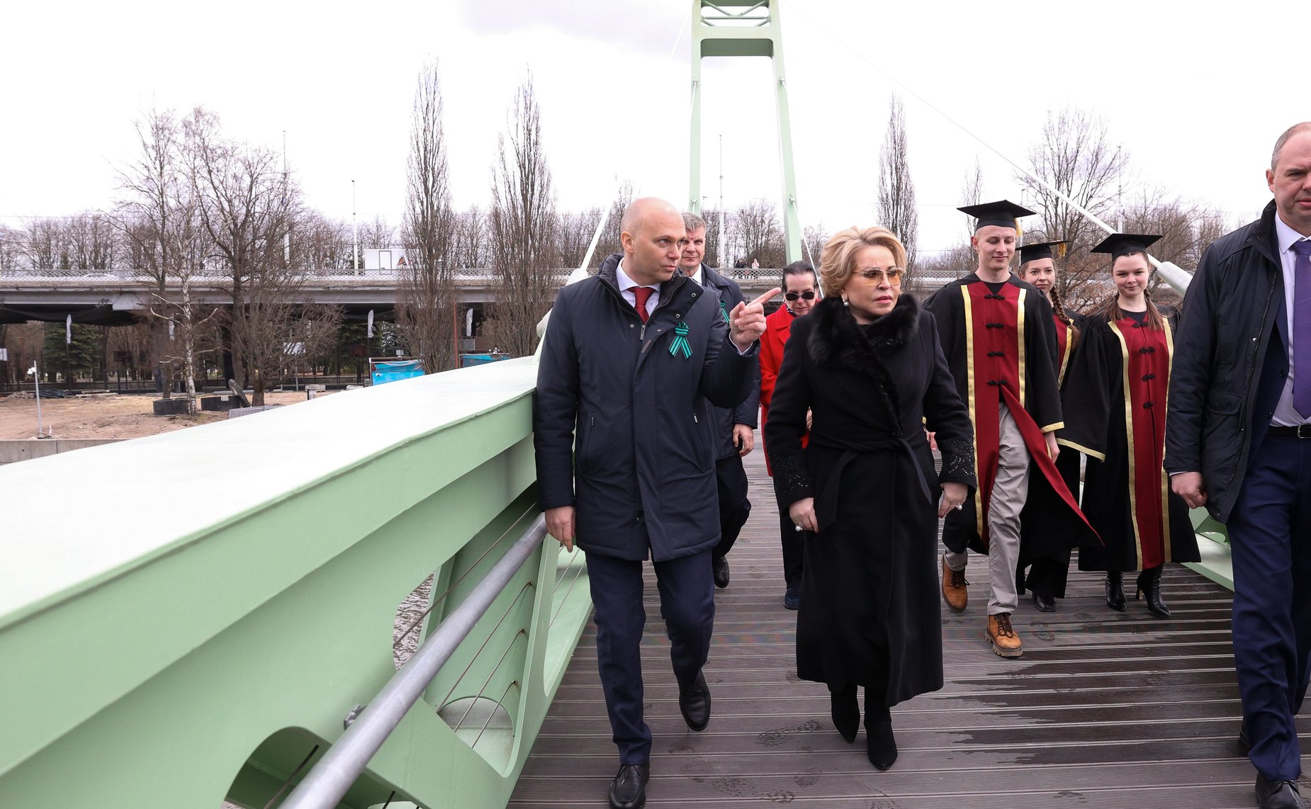 Спикер СФ Валентина Матвиенко приняла участие в торжественном открытии Философского моста – нового пешеходного объекта, соединяющего городские кварталы с островом Канта