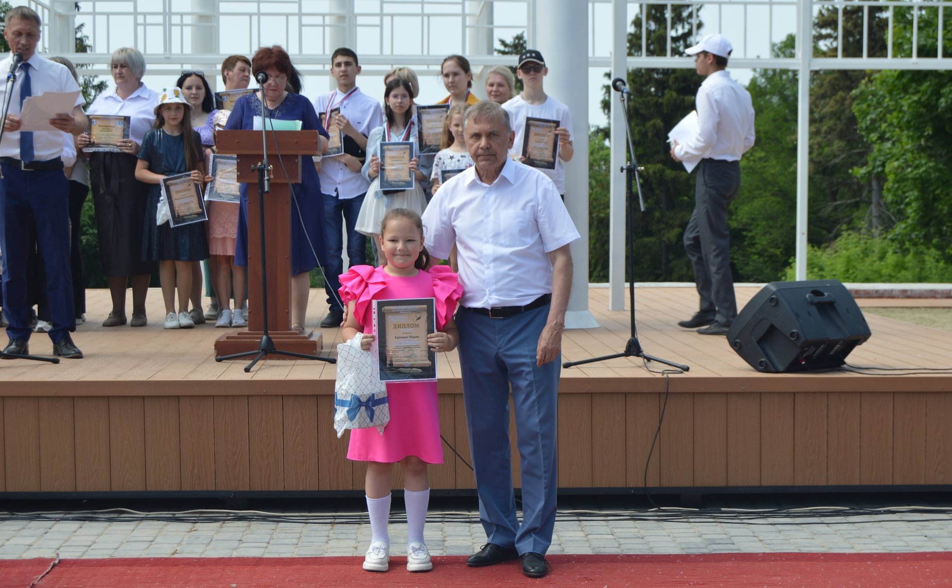 Сергей Рябухин в ходе поездки в регион принял участие в 57-м Всероссийском Пушкинском празднике поэзии в с. Языково Карсунского района