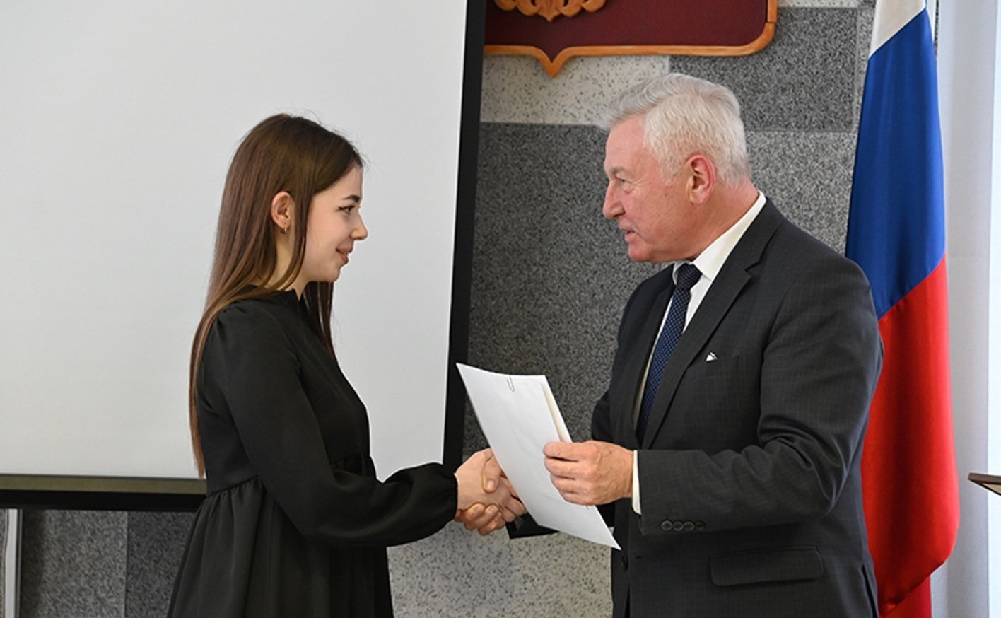 Ежегодный областной конкурс среди студентов и выпускников ВУЗов на лучшую работу по теме: «Трудоустройство молодых специалистов по окончании ВУЗа как фактор обеспечения реализации права на труд: проблемы и перспективы их решения»