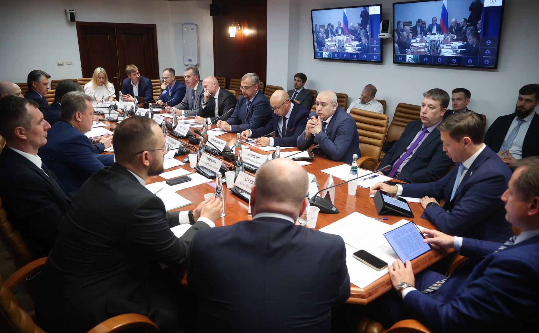 Заседание секции «Цифровая трансформация транспорта» на тему «Обсуждение концепций логистического проекта-международного транспорта БАС-Хаба с применением беспилотных летательных аппаратов между Россией и Китаем»