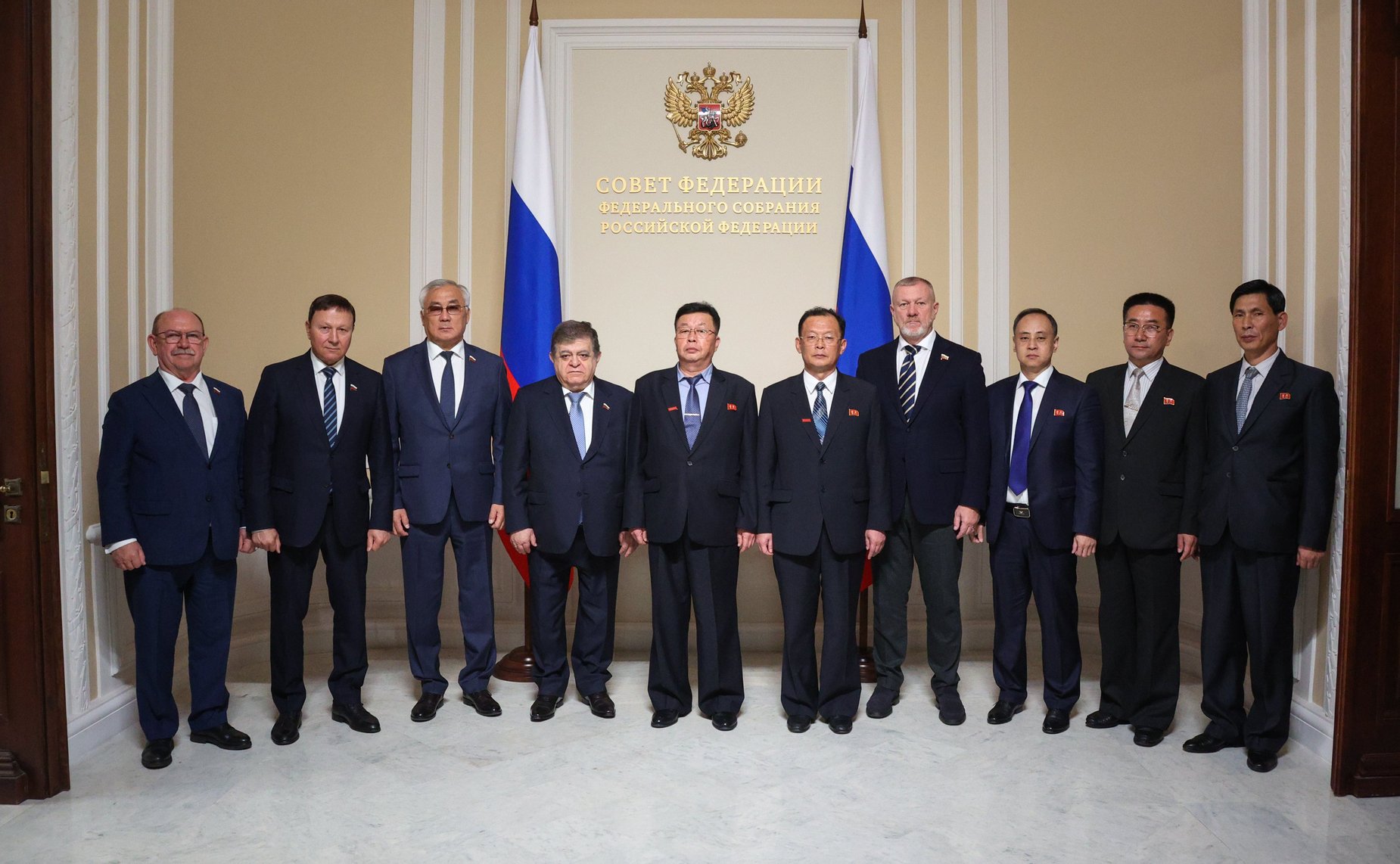 Встреча первого заместителя председателя Комитета СФ по международным делам Владимира Джабарова с руководителем группы содействия развитию корейско-российской дружбы в Верховном народном собрании КНДР Ли Чхолем