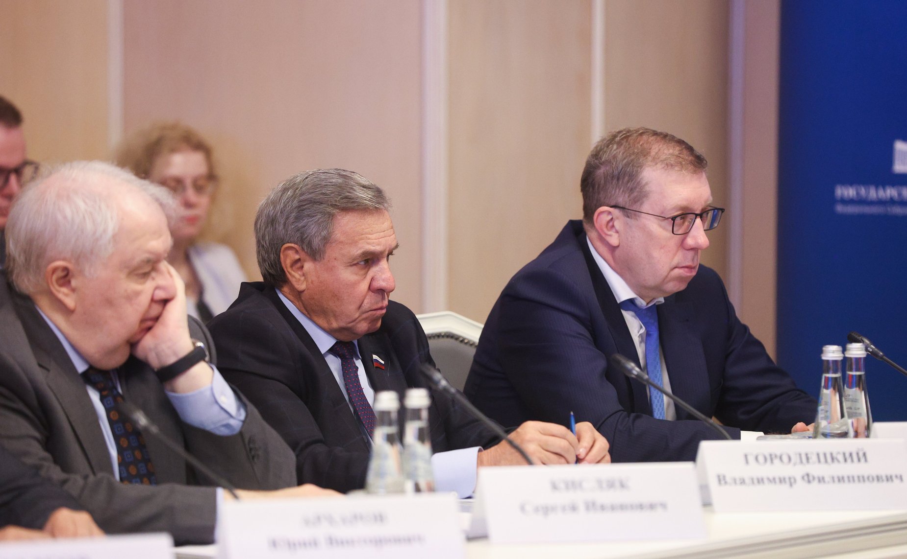 Заседание парламентской комиссии по расследованию обстоятельств, связанных с созданием американскими специалистами биологических лабораторий на территории Украины