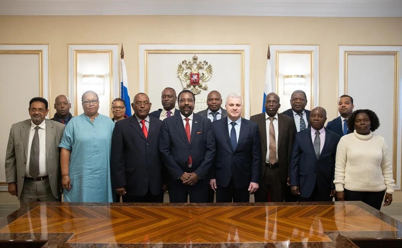 Встреча С. Мартынова с первым заместителем Председателя Ассамблеи Республики Мозамбик, Руководителем Административного совета Ассамблеи Антониу Жозе Амелией