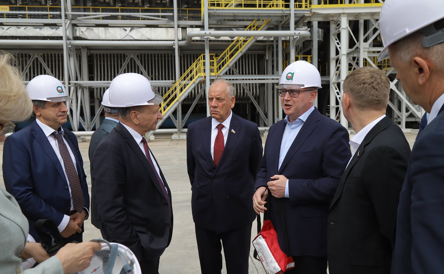 В рамках визита в Великий Новгород парламентарии ознакомились с производственными площадками ряда предприятий