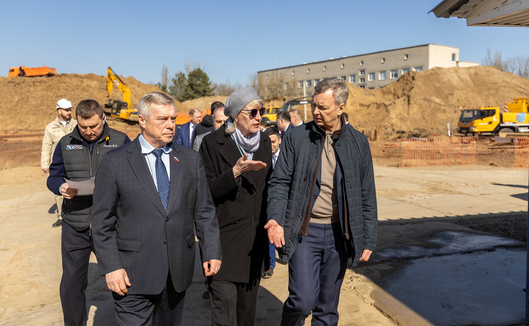 Первый заместитель Председателя СФ Андрей Яцкин в рамках поездки в регион осмотрел ход реконструкция очистных сооружений и строительства Городской больницы скорой медицинской помощи