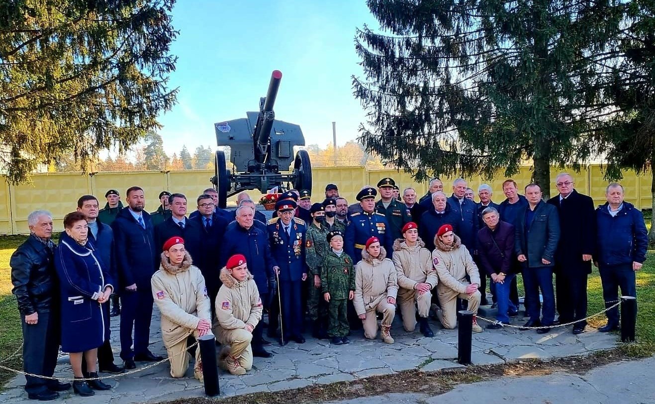 Торжественное мероприятие, посвященное юбилею Гвардейского Симферопольского Артиллерийскогоу четырежды орденоносного полка