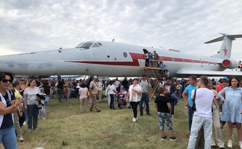 Торжественное открытие авиационного культурно — спортивного праздника