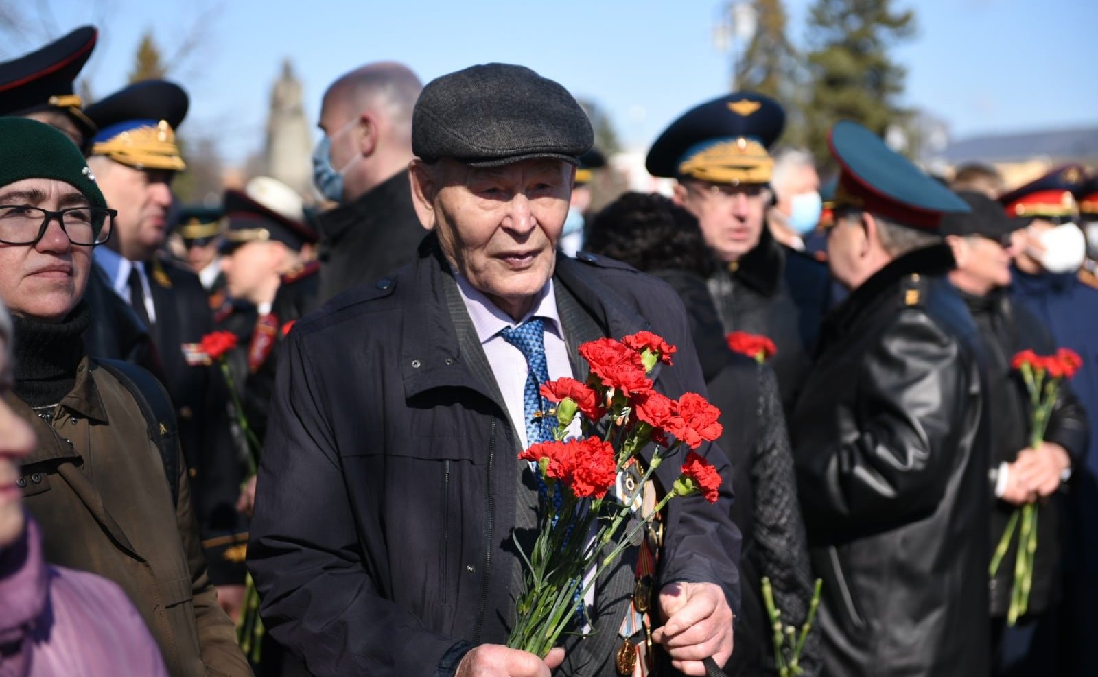 Александр Ракитин в ходе рабочей поездки в регион принял участие в торжественной церемонии открытия памятника работникам органов прокуратуры Республики – ветеранам Великой Отечественный войны