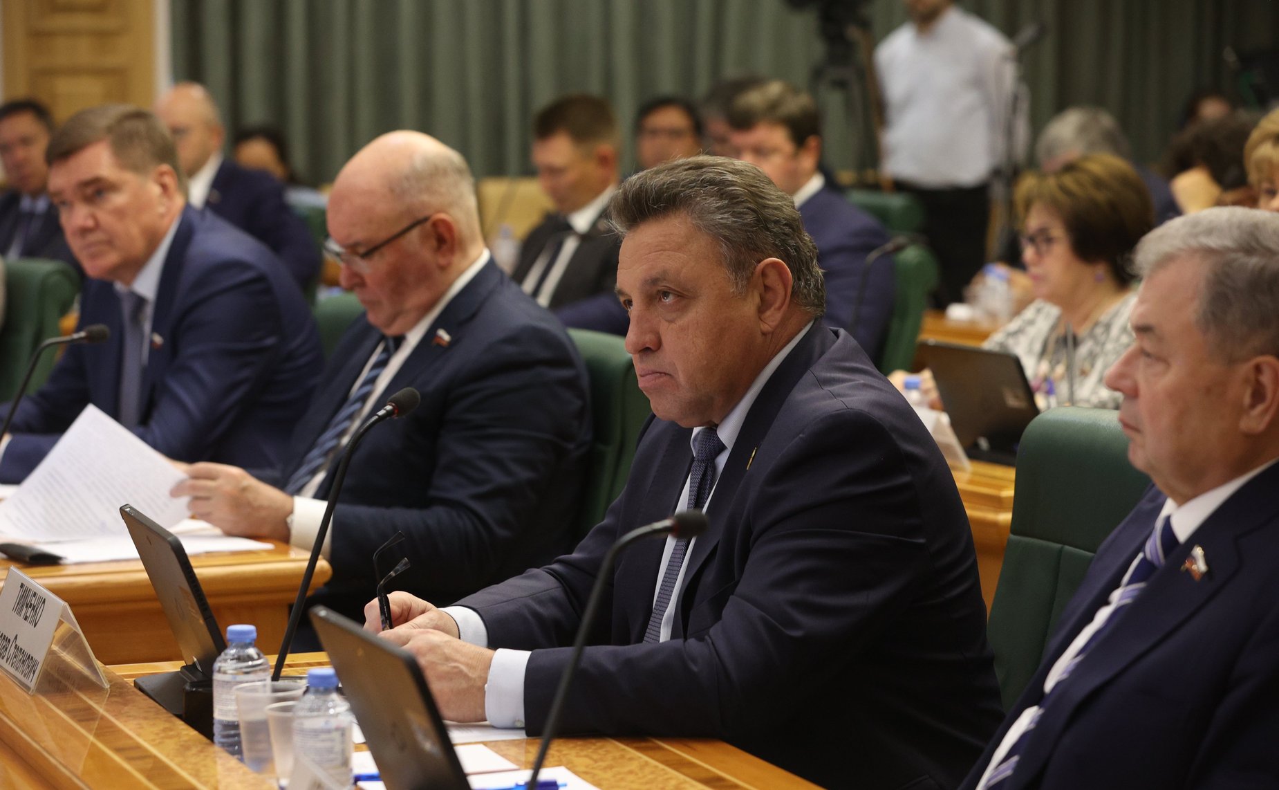 Встреча сенаторов Российской Федерации с Министром строительства и жилищно-коммунального хозяйства РФ Иреком Файзуллиным в формате открытого диалога