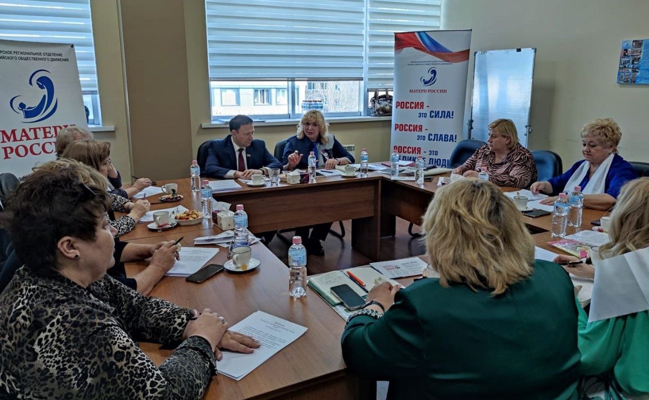 Александр Ролик обсудил с активистами Приморского отделения движения «Матери России» вопросы поддержки семей с детьми