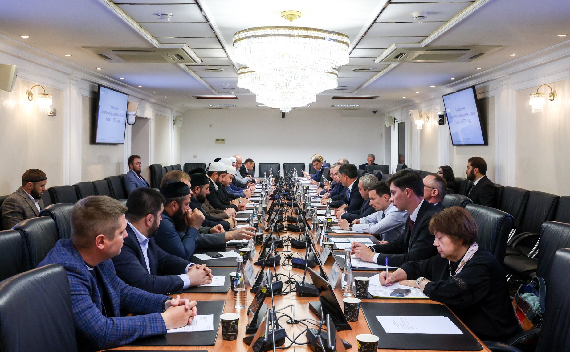 Расширенное совещание по итогам проведения хаджа 2025 года