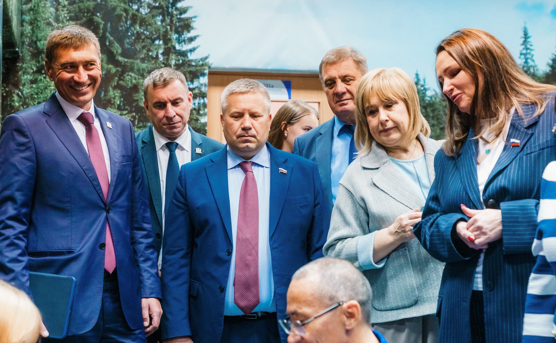 Сенаторы посетили Школу креативных индустрий на базе Окружного Дома народного творчества и Центр народных художественных промыслов и ремесел