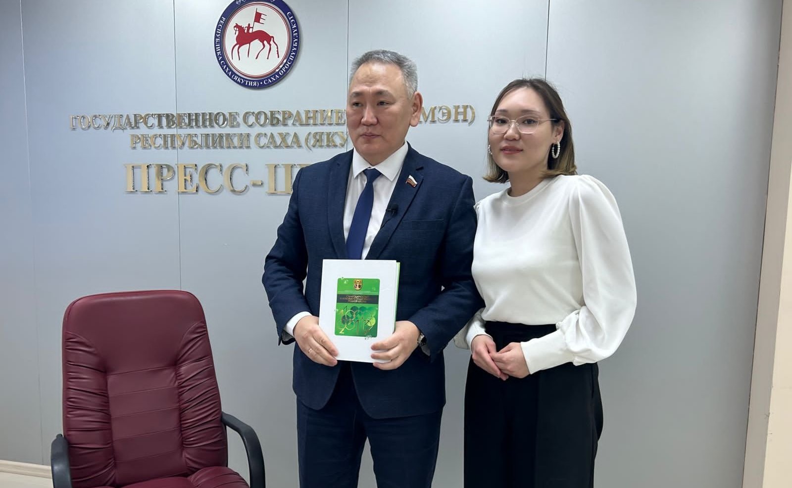 Сахамин Афанасьев в ходе поездки в регион встретился с юными корреспондентами Детского издательства «Кэскил» им. Н.Е. Мординова-Амма Аччыгыйа