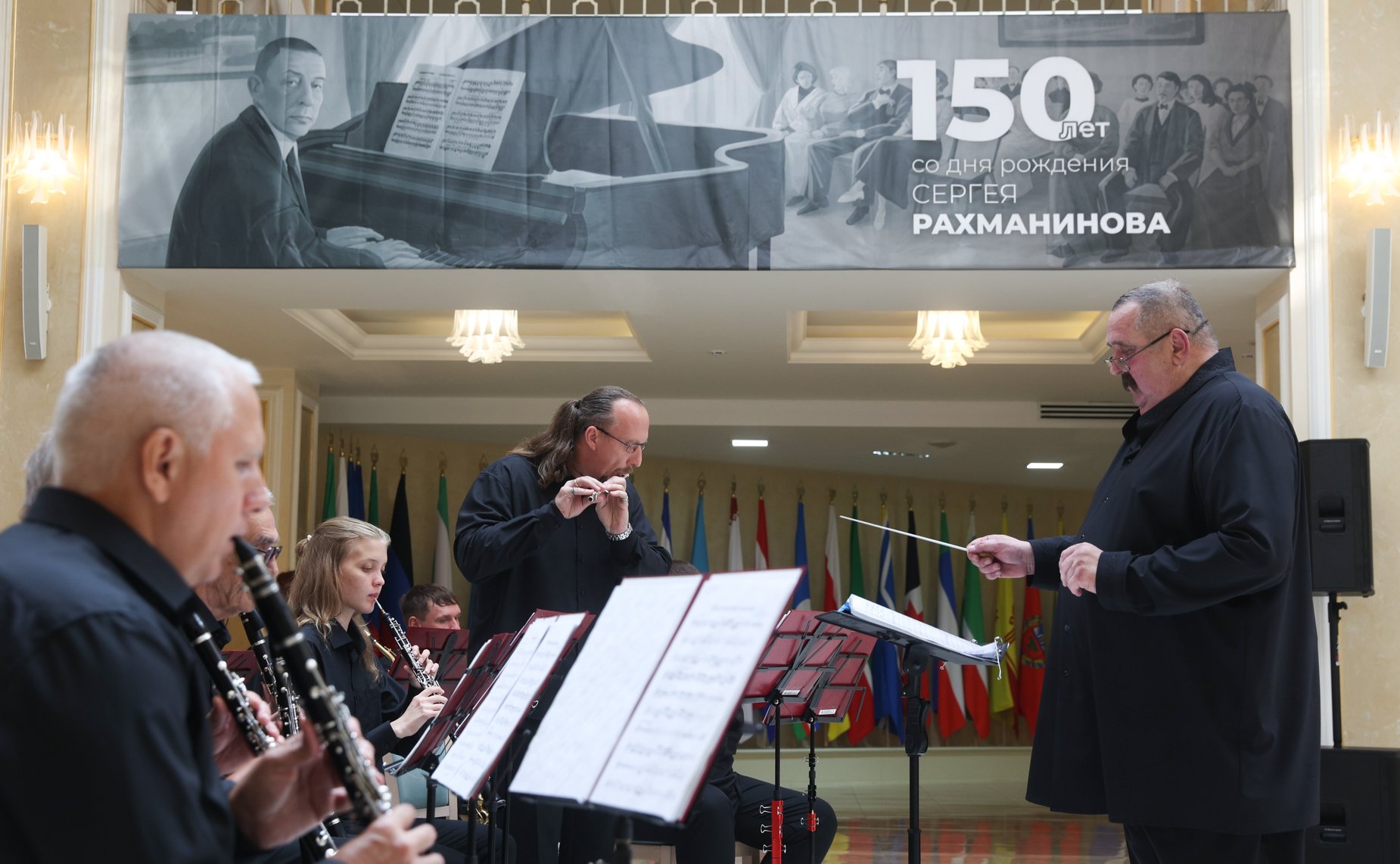Валентина Матвиенко и Максим Егоров осмотрели выставку, посвященную 150-летию со дня рождения Сергея Рахманинова