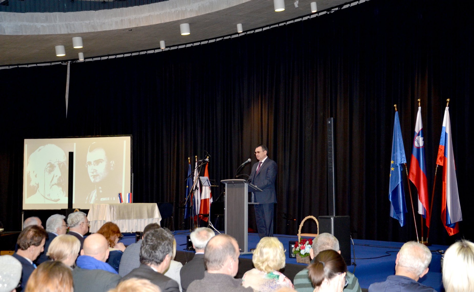 Выступление Николая Федорова в Центре космических технологий в городе Витанье