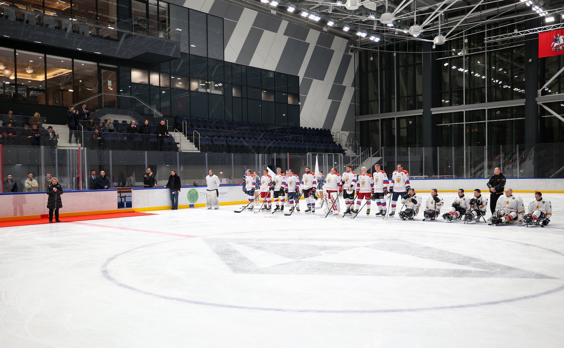 Валентина Матвиенко посетила тренировку команды по следж-хоккею из Санкт-Петербурга, в составе которой ветераны СВО