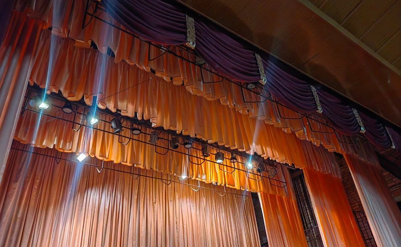 Артем Малащенков взял на контроль ход капитального ремонта районного Дома культуры в Смоленской области