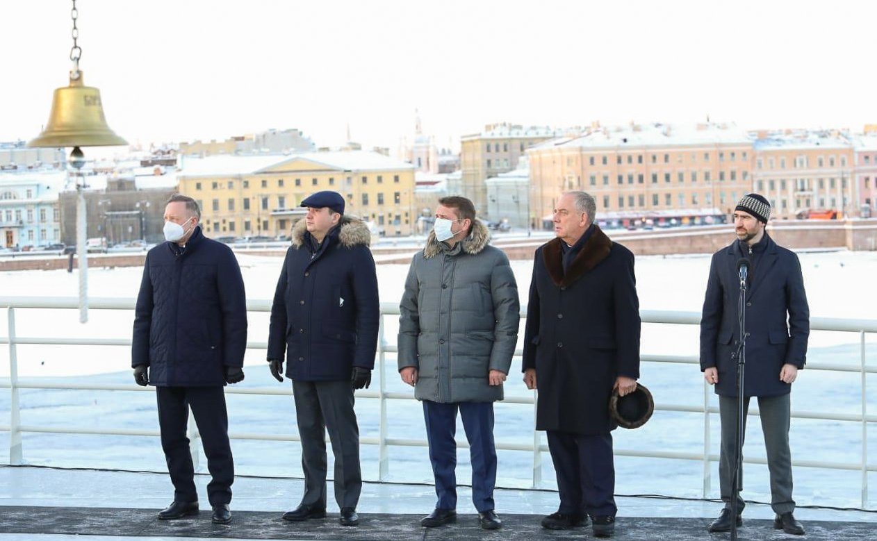 Сергей Митин принял участие в церемонии подъёма государственного флага России перед выходом на промысловые испытания крупнотоннажного траулера-процессора «Баренцево Море»