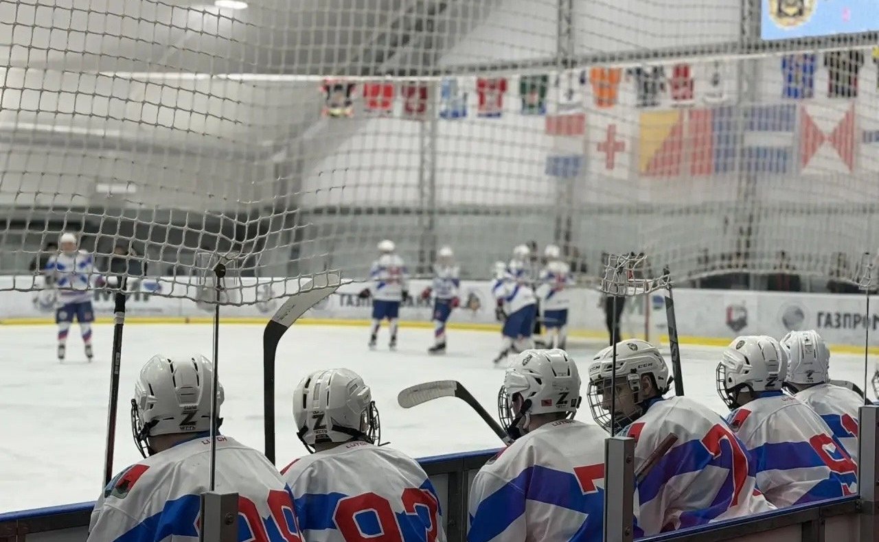 В Мурманской области торжественно открылся Чемпионат Военно-морского флота по хоккею с шайбой