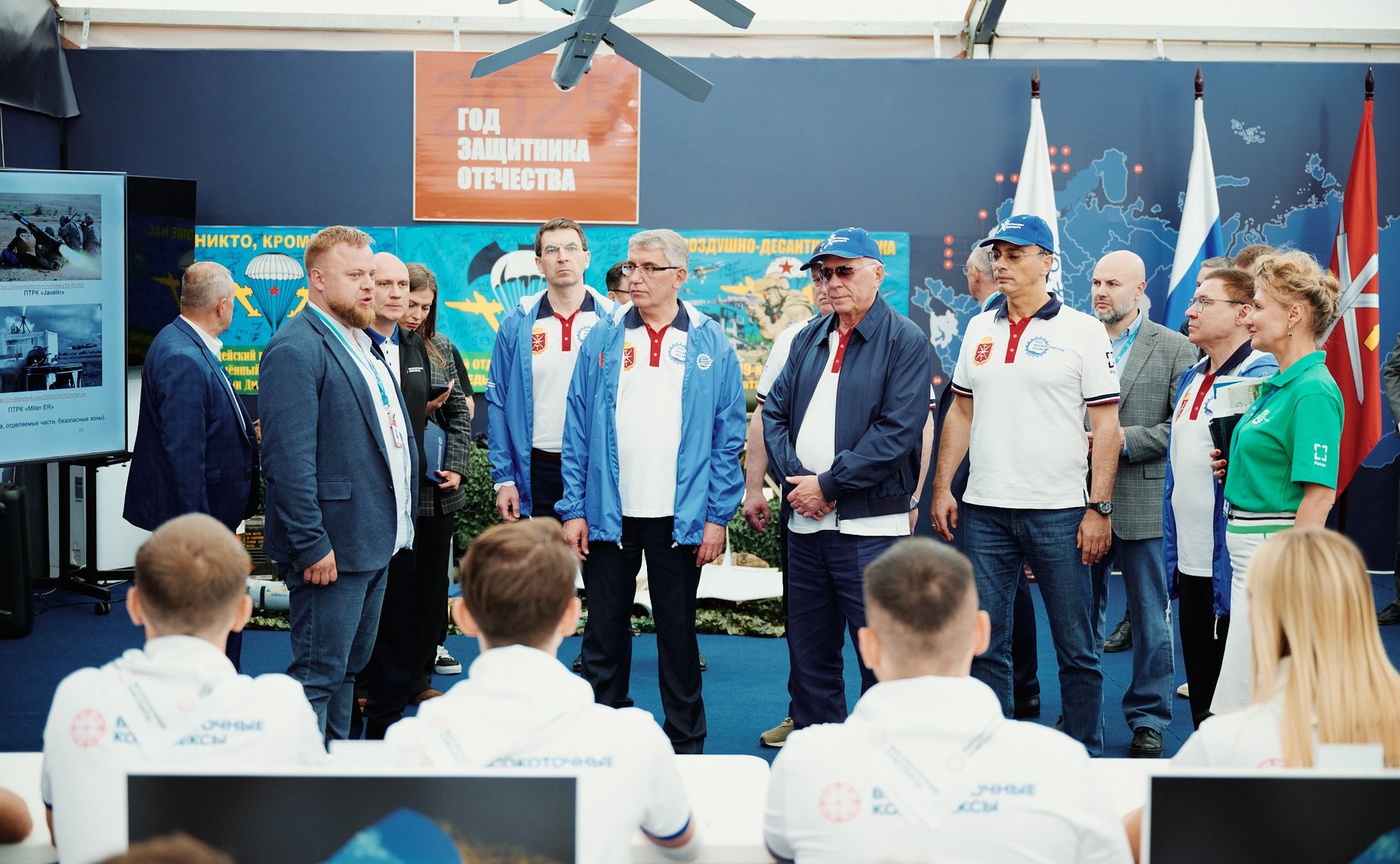 Владимир Якушев в ходе рабочей поездки в Тульскую область ознакомился с проектами участников Международного молодёжного промышленного форума «Инженеры будущего»