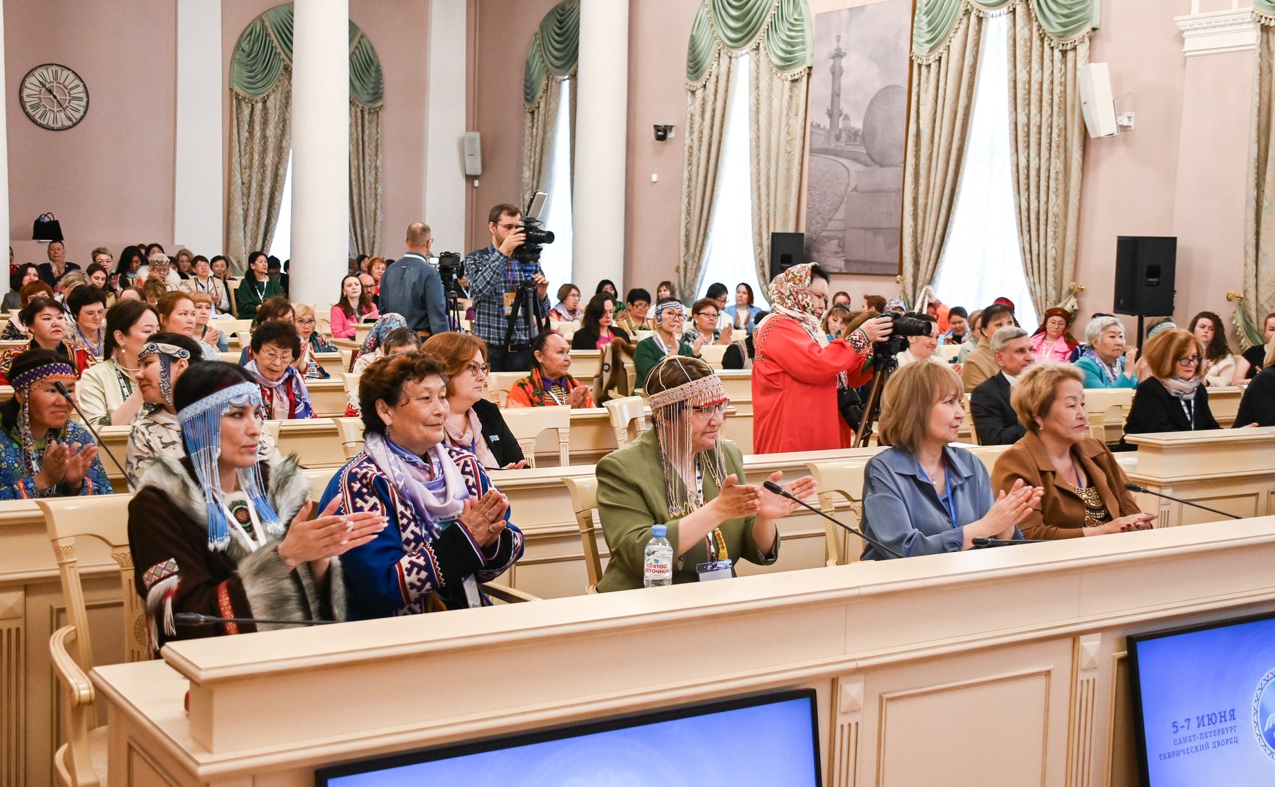 Галина Карелова выступила в ходестратегической сессии «Эффективные коммуникации как фактор успеха женщин Севера»