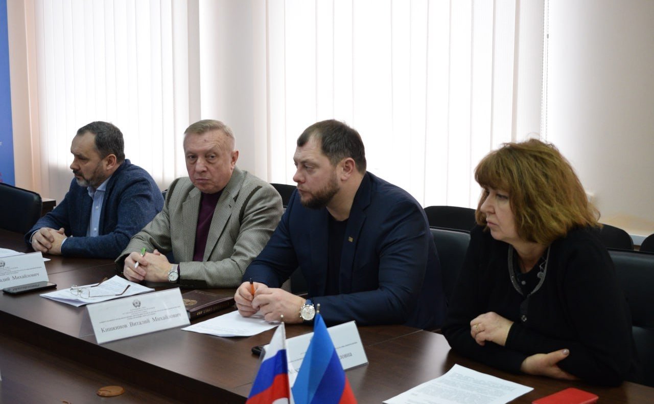 Ольга Бас приняла участие во внеочередном заседании профильного комитета Народного Совета ЛНР