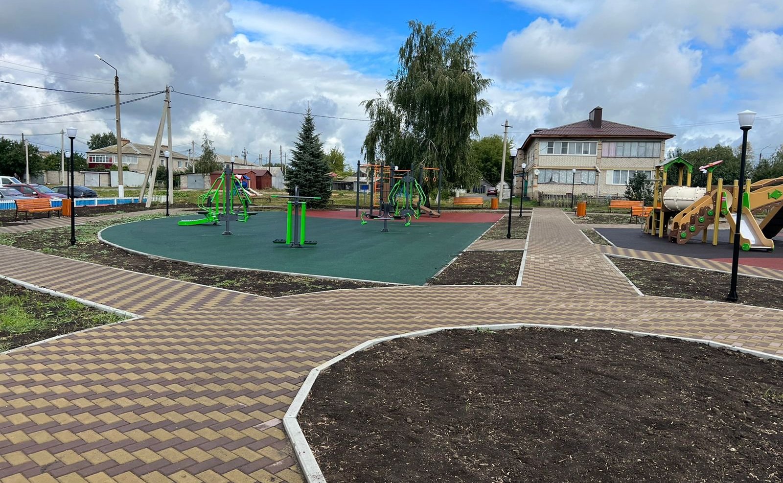 Оксана Хлякина посетила социальные объекты и сельхозпредприятия Липецкой области