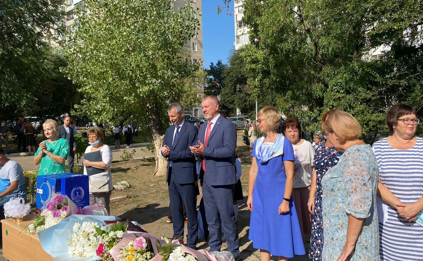 Сергей Горняков принял участие в торжественных линейках, посвященных Дню знаний, в Гимназии номер 1 и Лицее номер 5 г. Волгограда