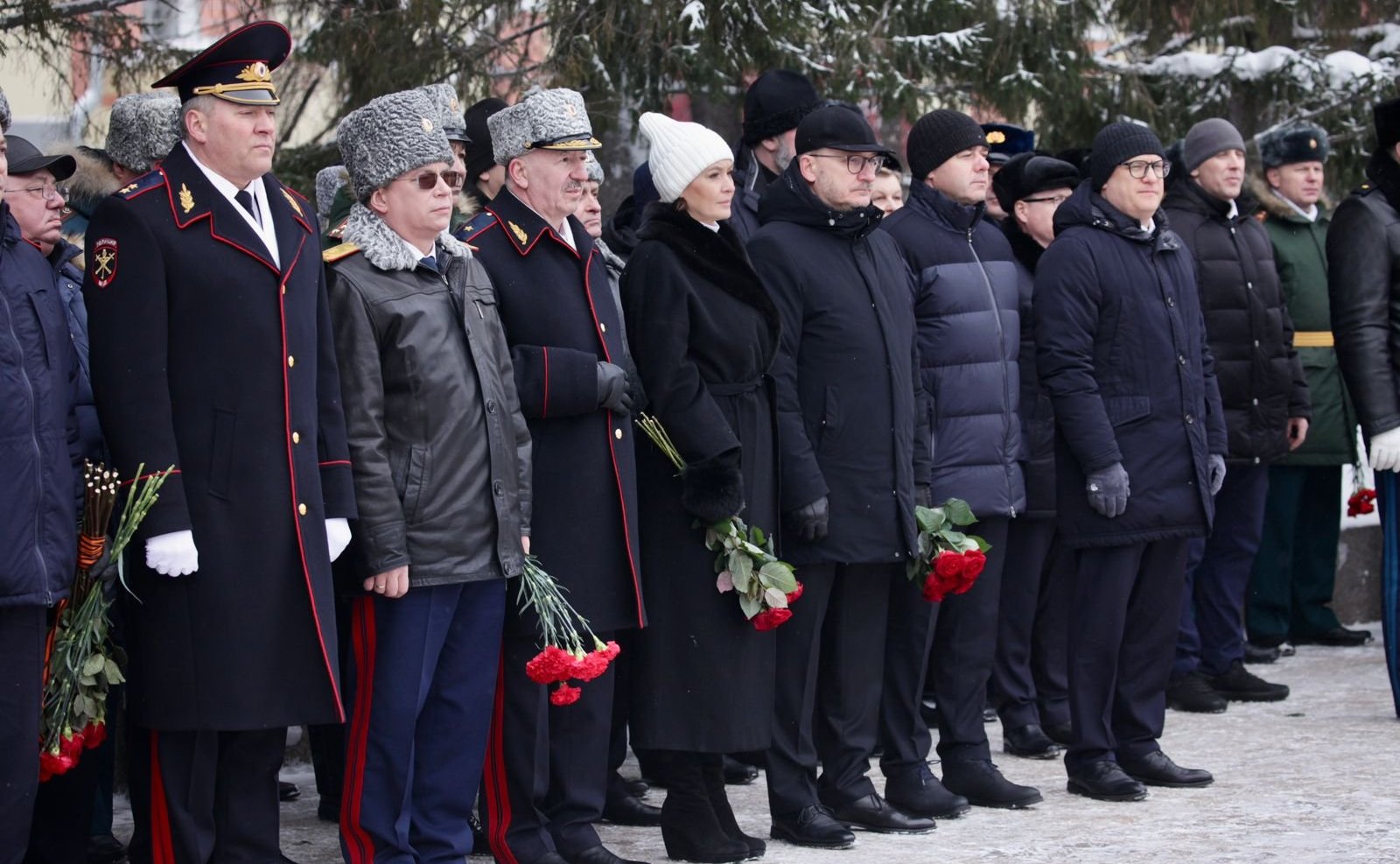 Олег Цепкин принял участие в состоявшейся в регионе церемонии возложения венков к Вечному огню на Аллее Славы